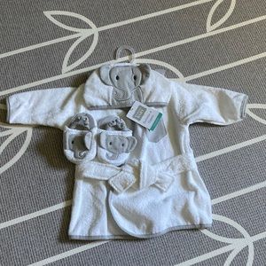 NWT Hudson Baby Bathrobe and Slippers 0-9m